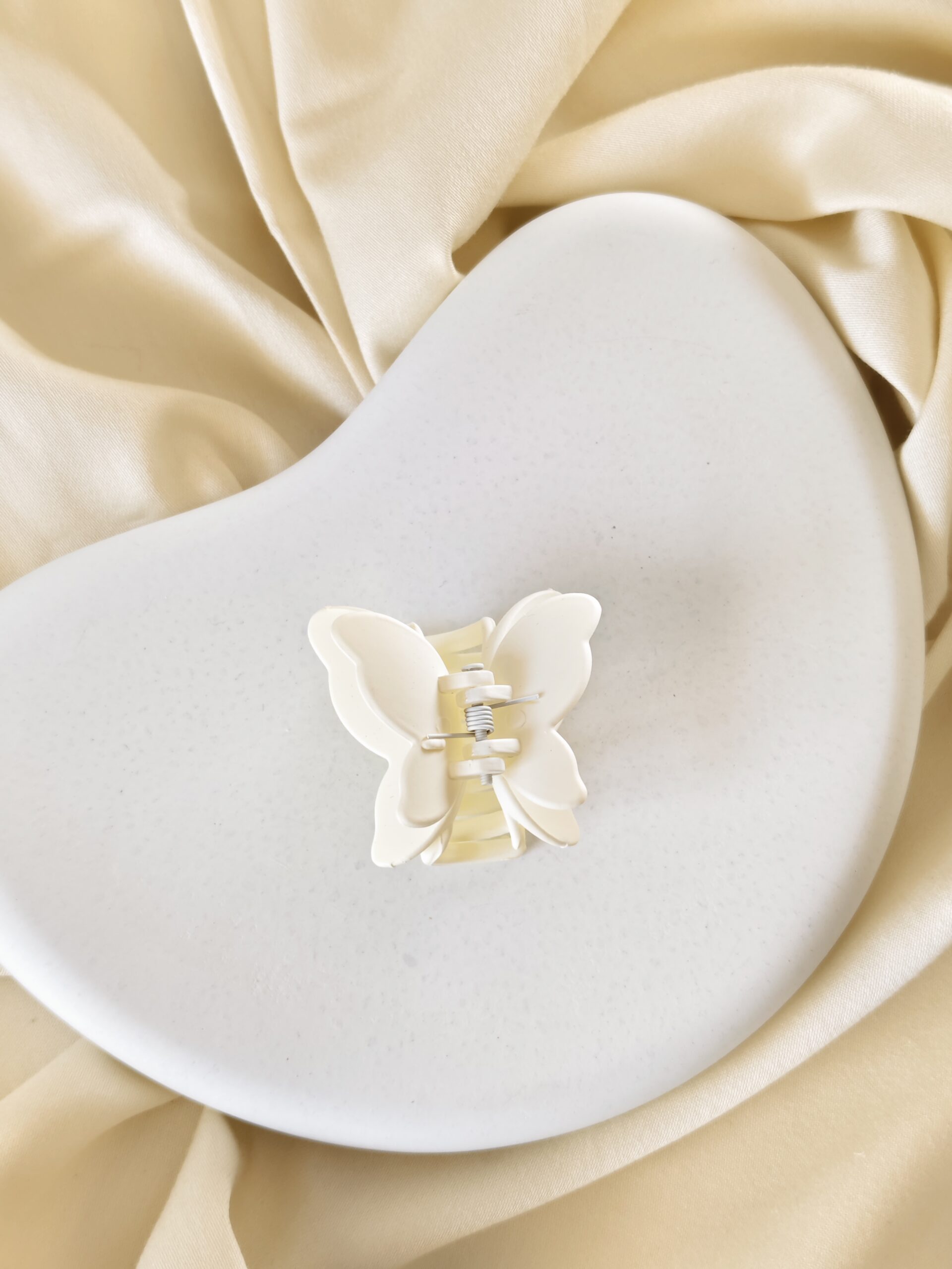 Stylish Matte Butterfly Clutch - Image 6