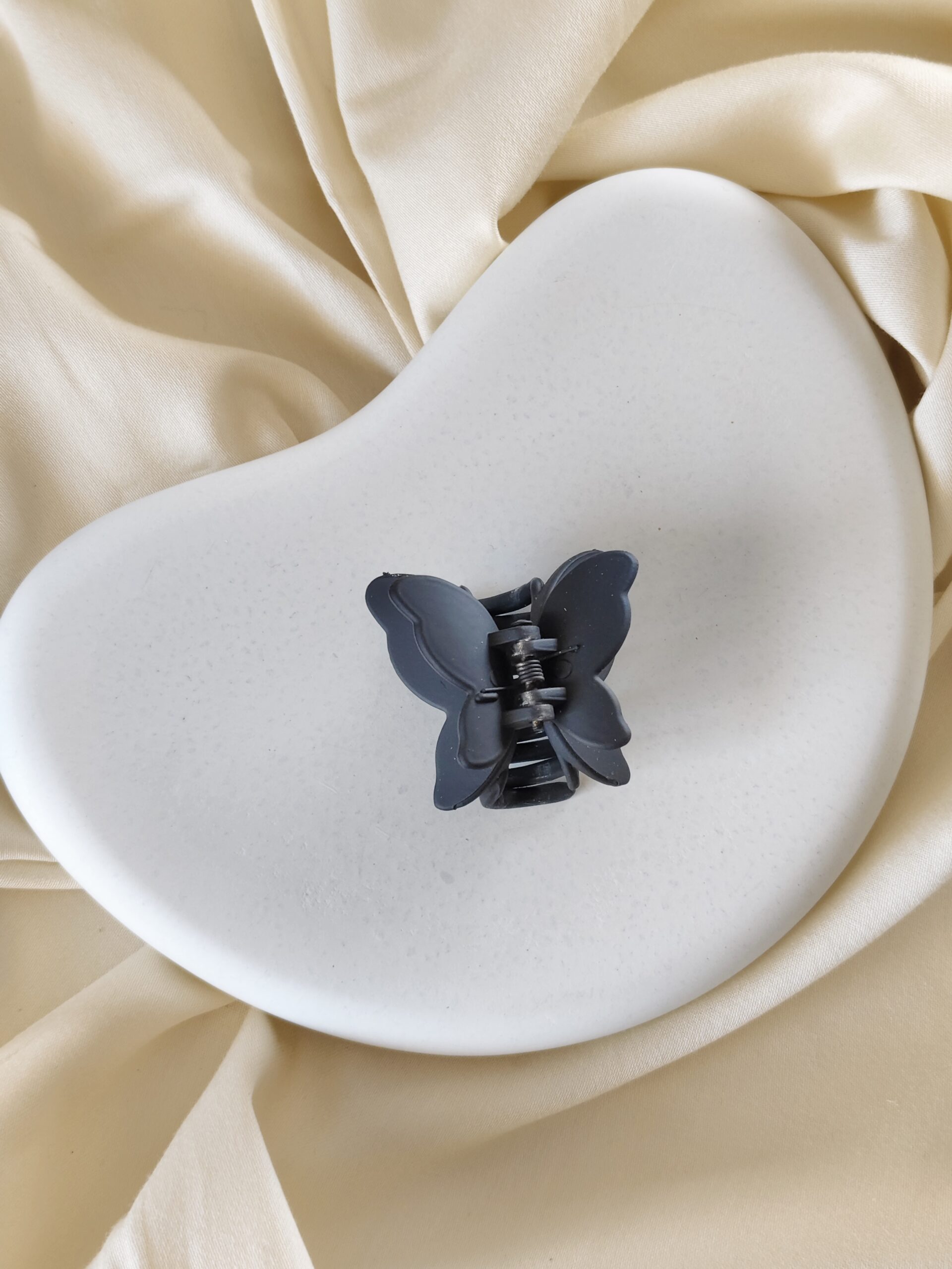 Stylish Matte Butterfly Clutch - Image 3